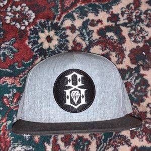 Spread the 8 snapback